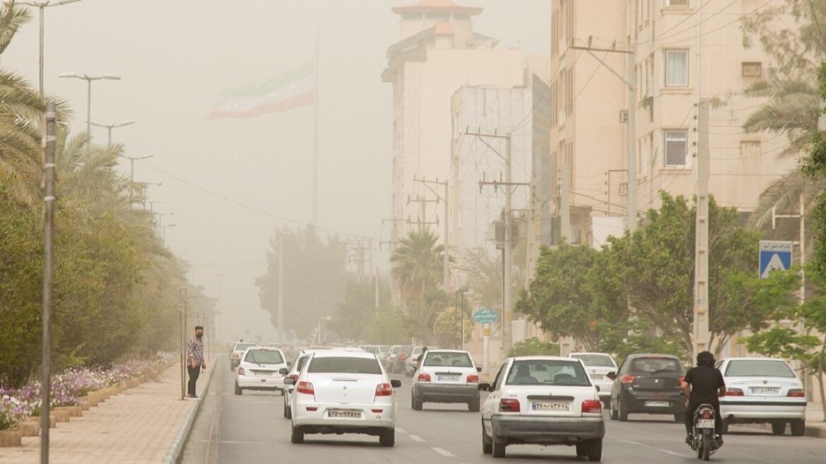 هشدار قرمز آلودگی هوا خوزستان ۴ مرداد ۱۴۰۴؛ نفس‌ها در خطر