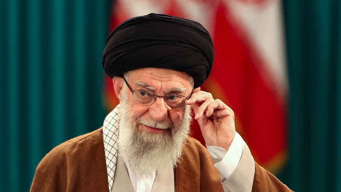 آینده ایران پس از ترور خامنه‌ای؛ آیا نظام بر لبه‌ی فروپاشی ایستاده است؟