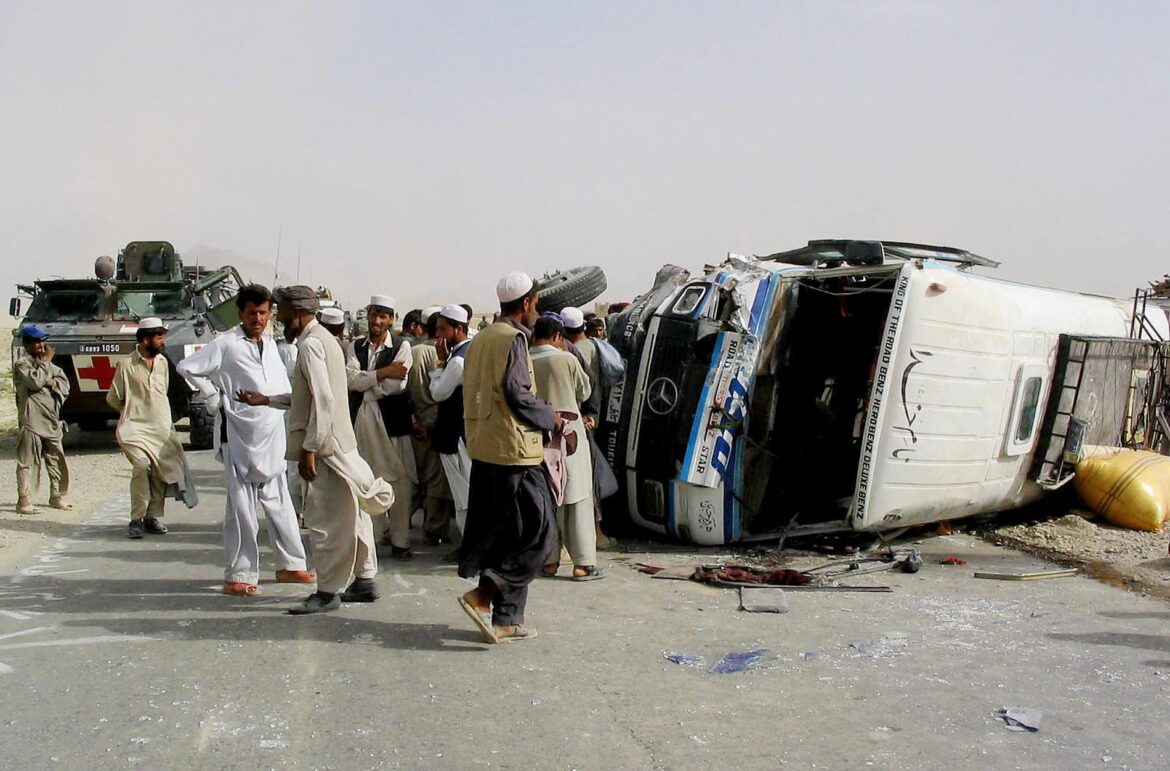 حادثه اتوبوس در افغانستان | ۷۶ کشته در بازگشت مهاجران از ایران