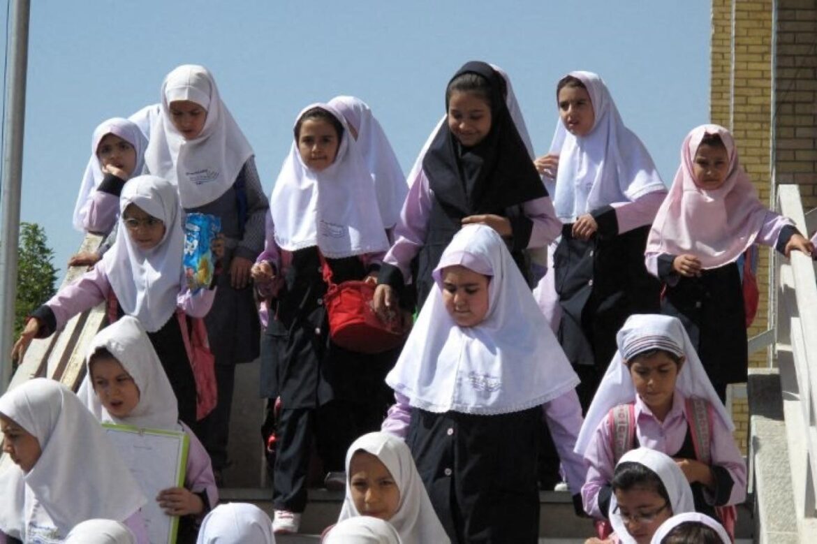 مدارس کانکسی و کپری لرستان؛ بحران آموزش در مناطق محروم ایران