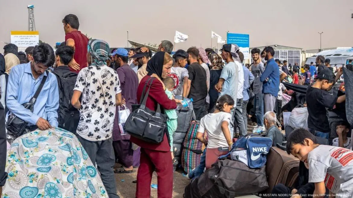 پناهندگان افغان در ایران: جامعه‌ای زیر گیوتین رژیم