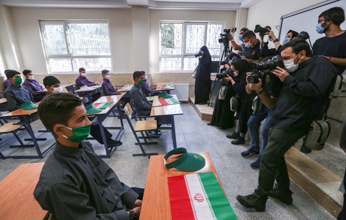 تعطیلی مدارس خوزستان؛ مسئولان وعده می‌دهند و مردم خفه می‌شوند