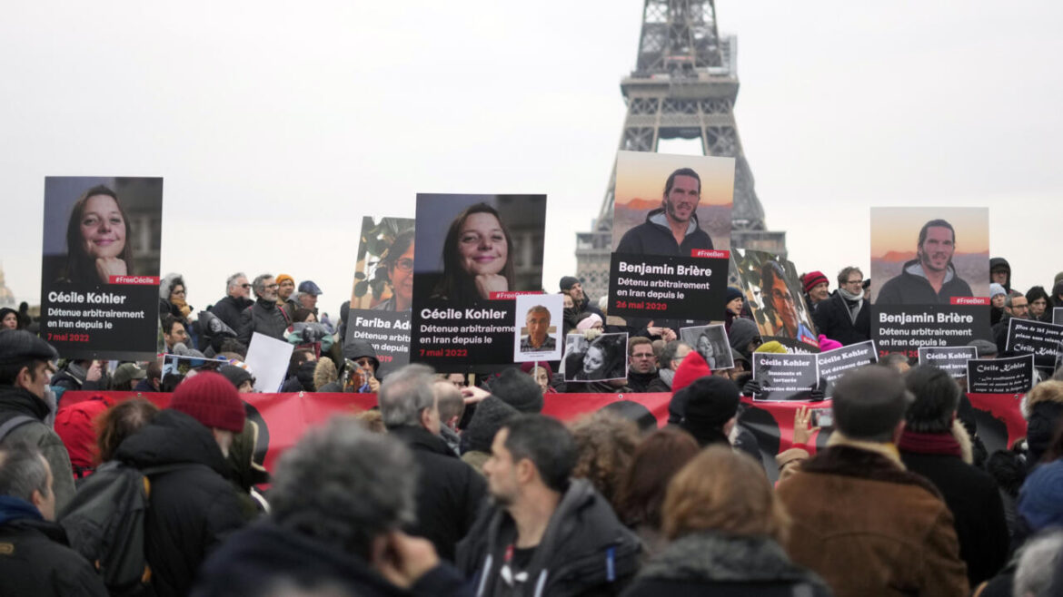 تعداد بازداشت‌شدگان در ايران ۱۴۰۴ : آمار رسمي