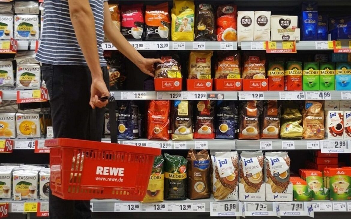 قیمت کالاها در ایران ۲۰۲۵: اقتصادی هر روز در حال فروپاشی است