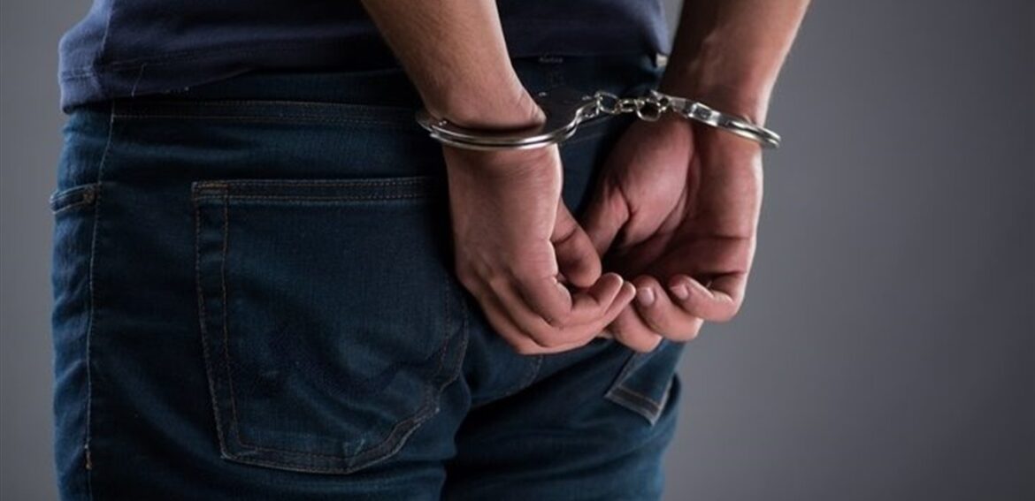 افزایش سرقت‌ها در ایران؛ بازداشت سارق ۵۶ ساله در شاهرود