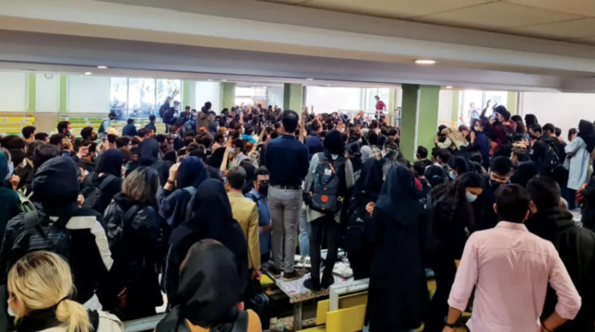 ثبت‌نام دانشجویان در ایران: بین افزایش کمی و کاهش کیفیت