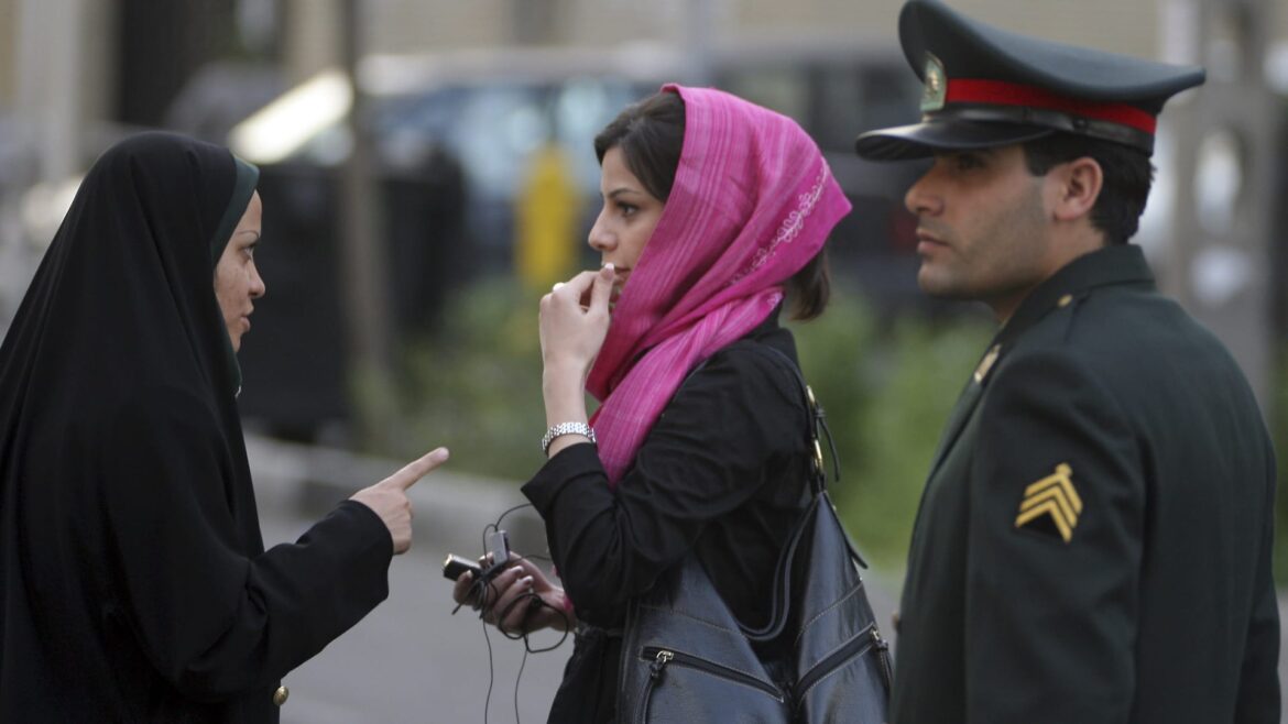 حجاب و برهنگی؛ جدالی تازه در صحنه سیاست ایران