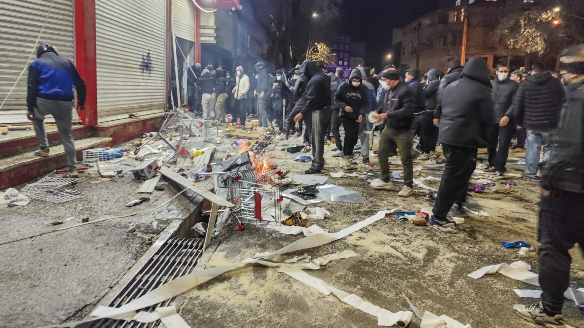 اسماعیل کوثری عضو مجلس ایران:برای سرکوب از سلاح استفاده کردیم