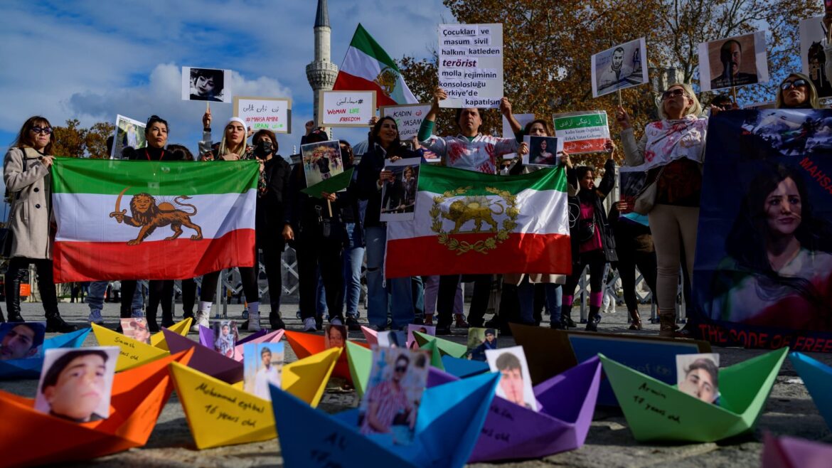 سرکوب اعتراضات ایران: ماشین سرکوب خیابان را می‌بلعد