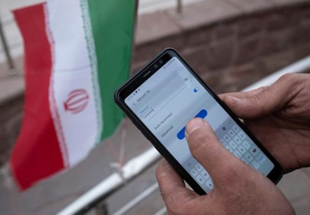 چگونه قطع برق ایران تصویر آنلاین از افکار عمومی را تحریف می‌کند؟