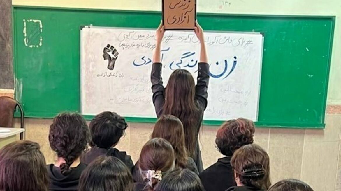 ضعف نظام آموزشی ایران ۲۰۲۶؛ بحرانی فراتر از کلاس‌های درس
